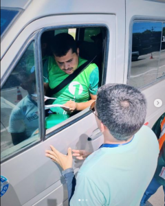 Veículo sendo fiscalizado