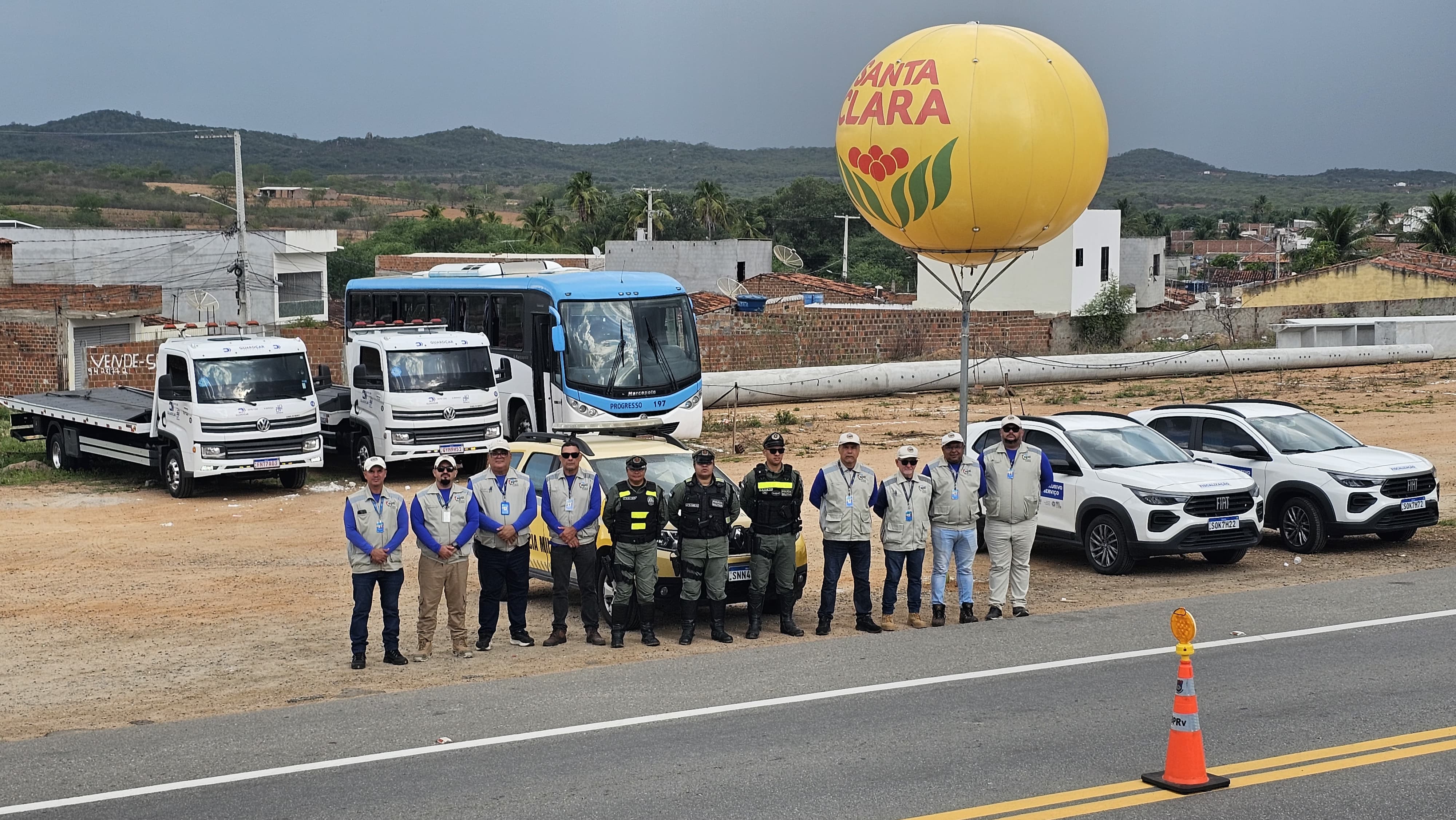 Colaboradores da EPTI em uma fiscalização