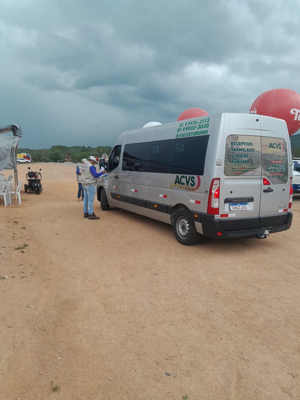 Colaboradores da EPTI em uma fiscalização